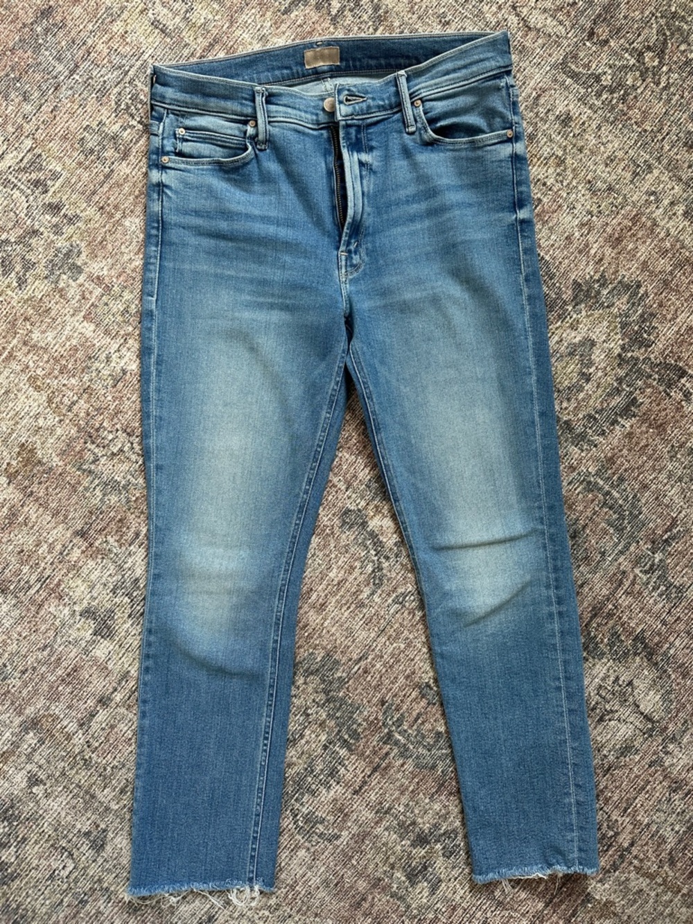 Mother Jeans - Mid Rise Dazzler Ankle Fray in The Cliffside